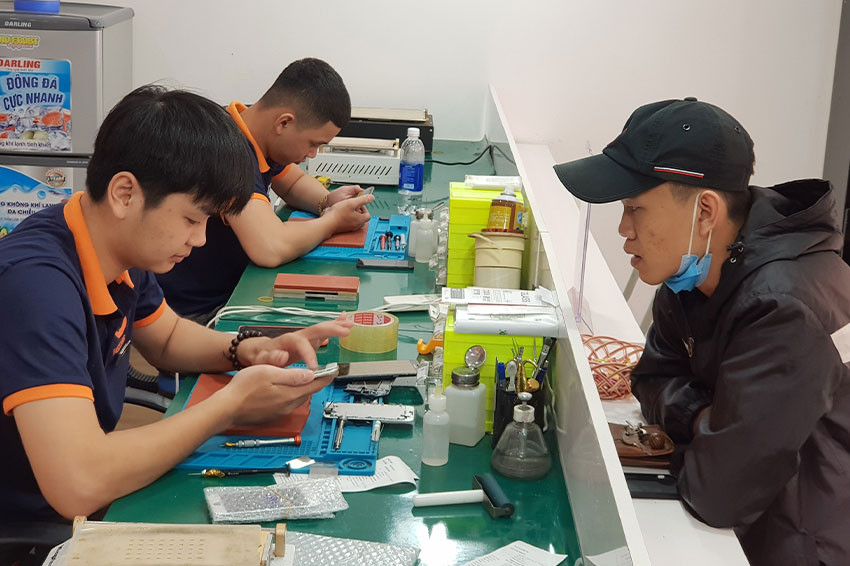 Các bước thay loa ngoài Samsung A20s tại FASTCARE