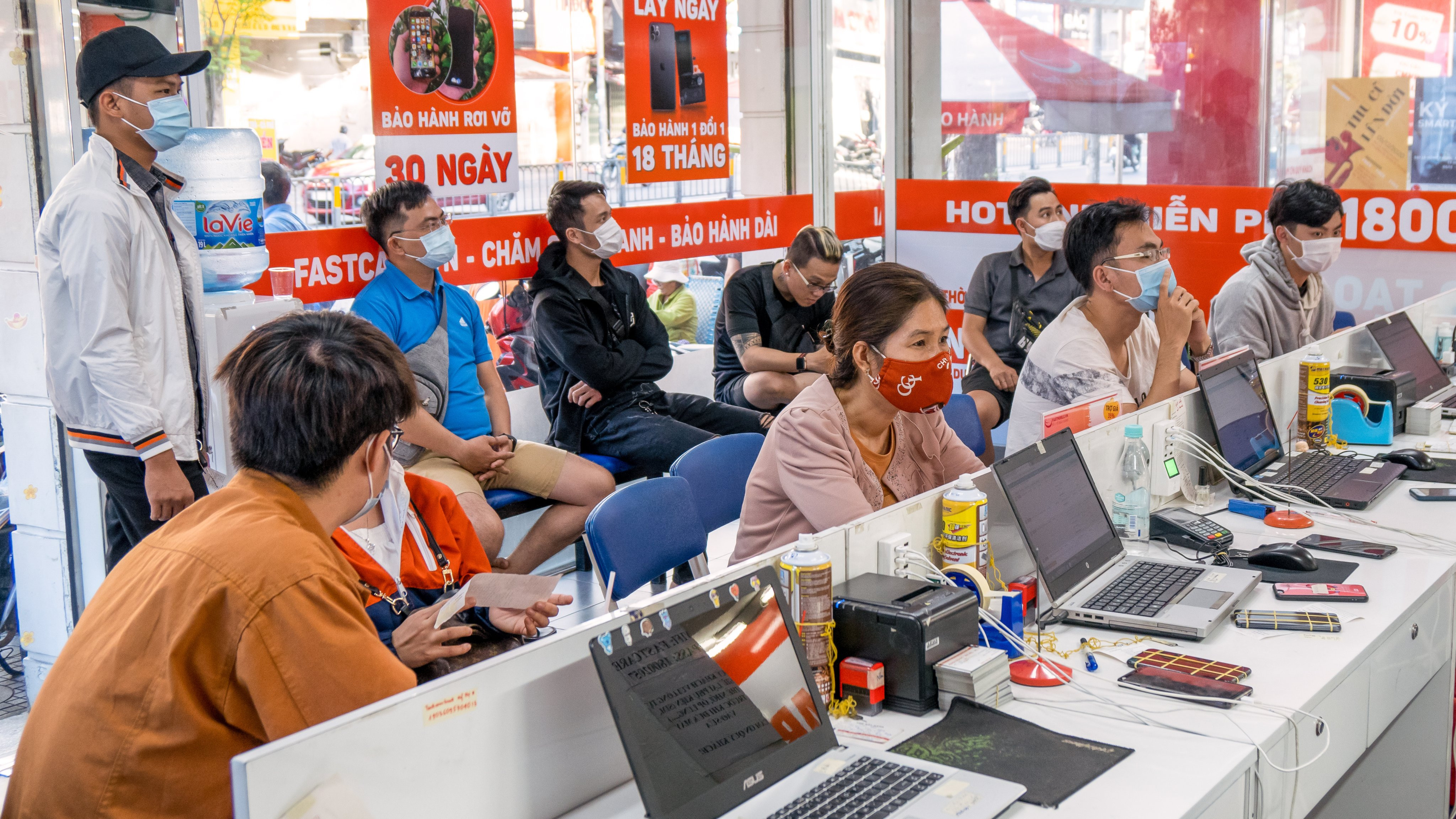 Hình ảnh khách hàng đến với Fastcare 2