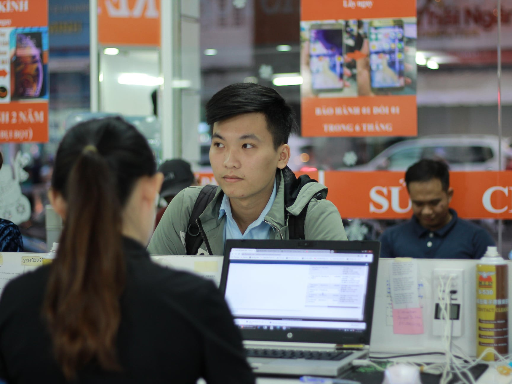 Hình ảnh khách hàng đến với Fastcare 3