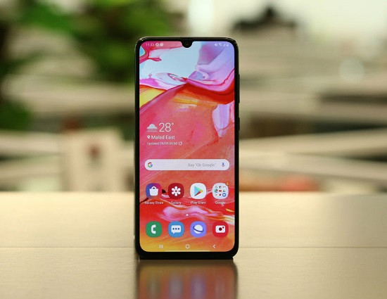 Samsung A70 sở hữu thiết kế đẹp và màn hình lớn