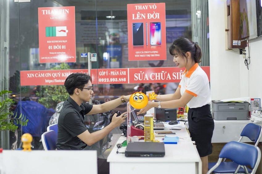 Khách hàng luôn nhận được sự hỗ trợ chu đáo khi đến FASTCARE Khách hàng luôn nhận được sự hỗ trợ chu đáo khi đến FASTCARE