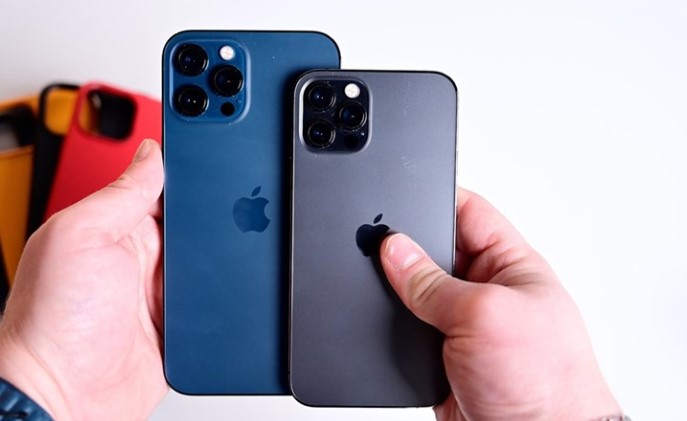 iphone-12-pro-max-va-12-pro-dung-chung-op-duoc-khong-2