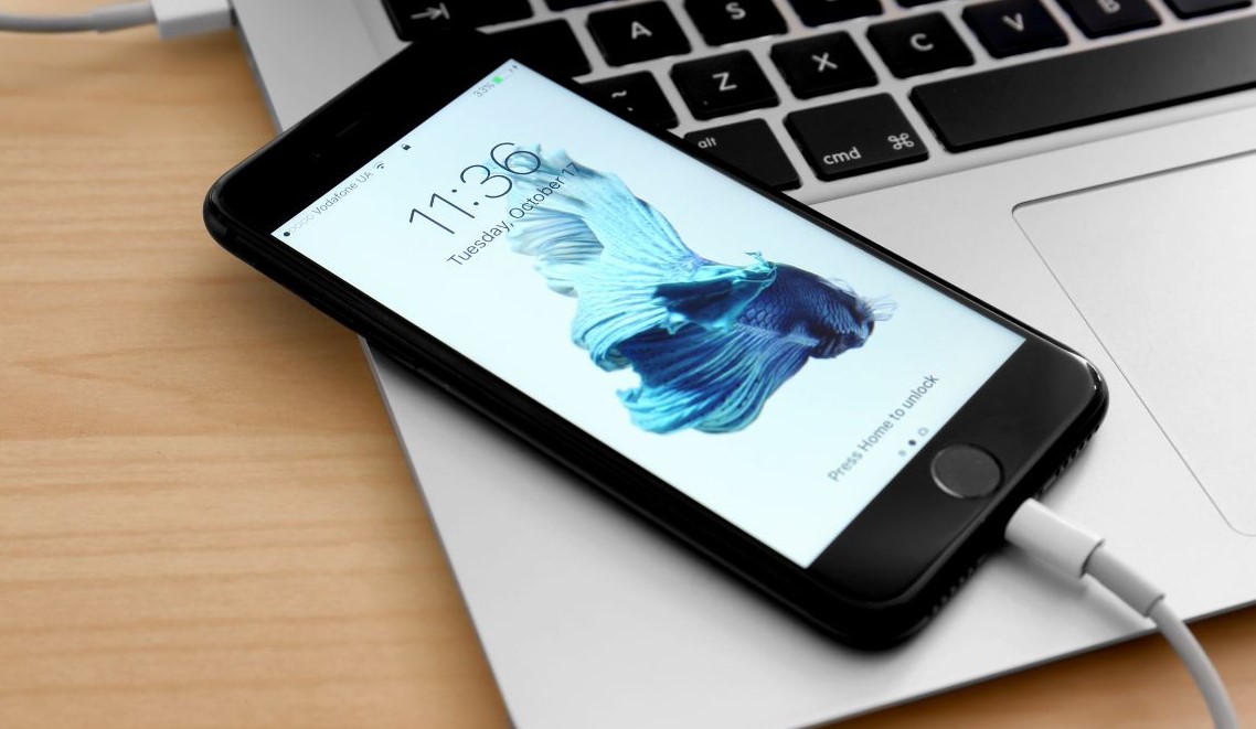 sac-iphone-vao-dien-nhung-khong-len-pin-2