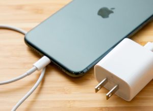 sac-iphone-co-dung-chung-duoc-khong-4