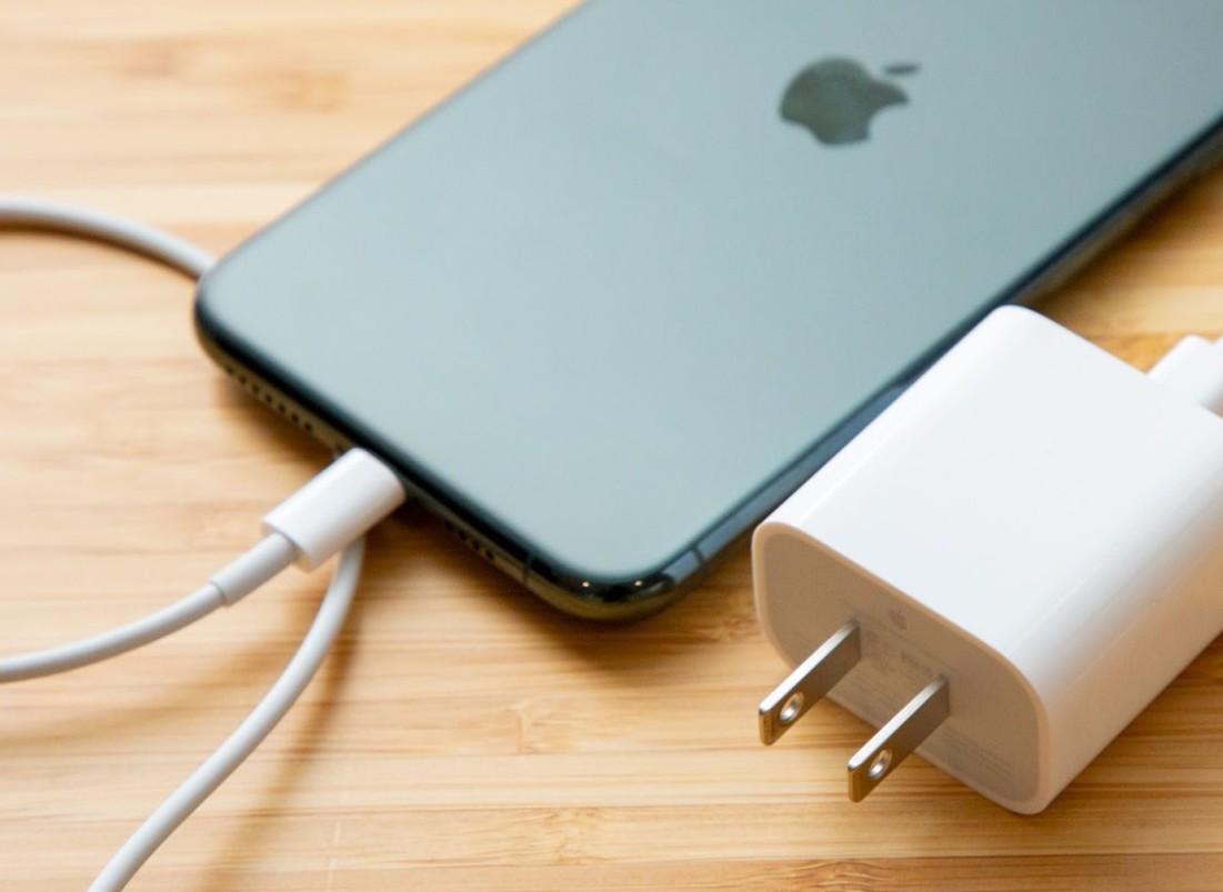 sac-iphone-co-dung-chung-duoc-khong-4